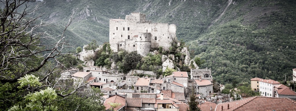 In Liguria: la ricostruzione dei muri a secco