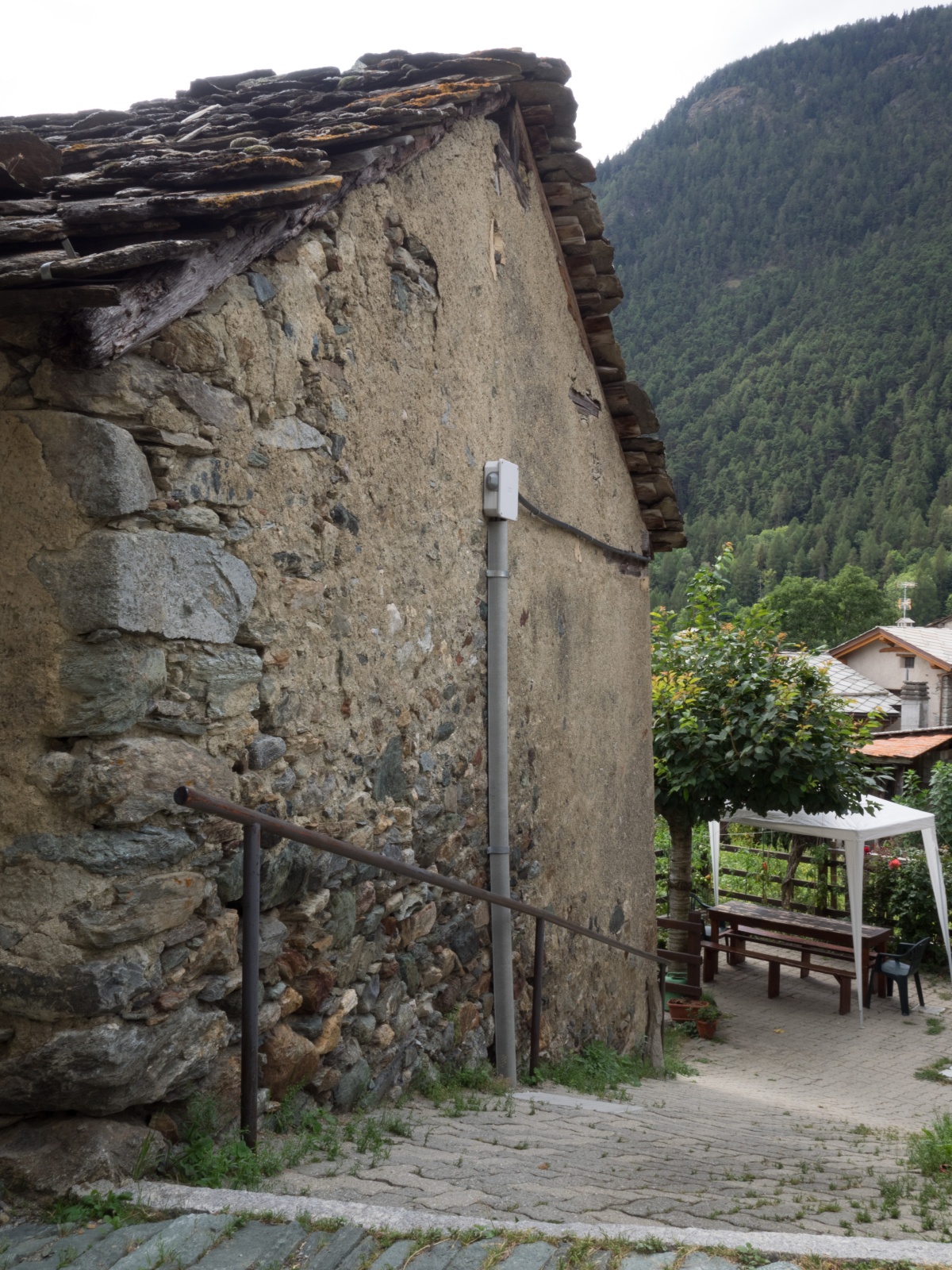 Nuovi scenari alpini: Le vecchie scuole di villaggio del comune di Torgnon ( Berzin, Champagnod e Chatrian )